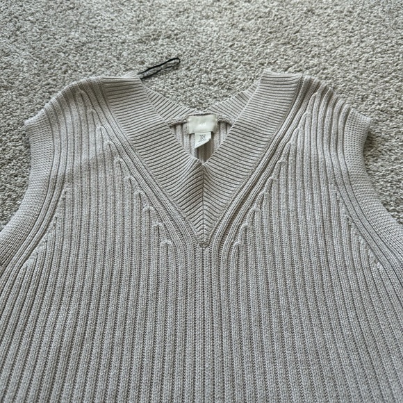 H&M Chunky Sleeveless Sweater Top - Picture 2 of 3